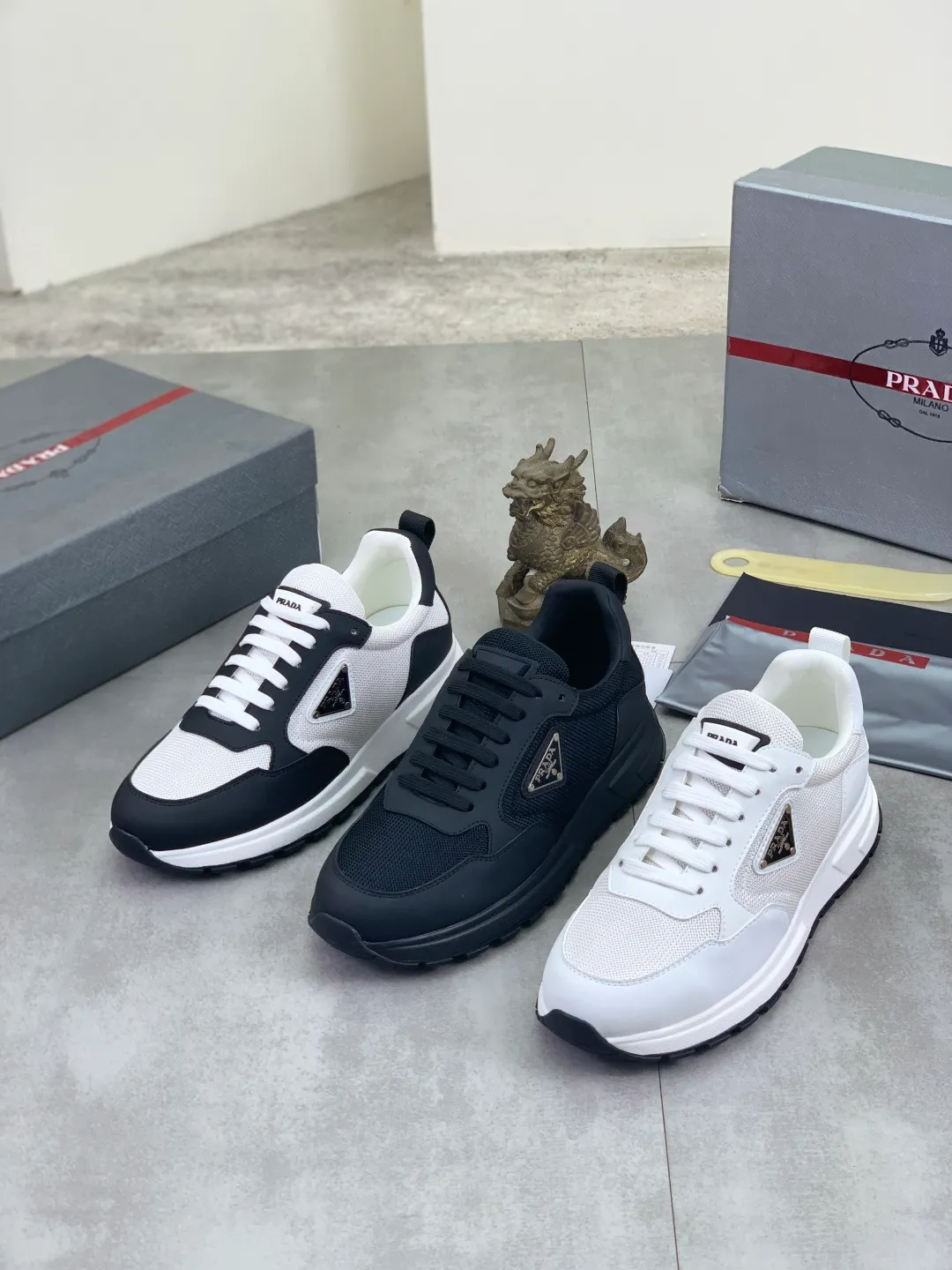Men's shoes 💰P560💰[New style] popular models are on the official website, 🆘 Trendy brand (Prada) mainly promotes popular models, avant-garde and versatile fashion men's shoes private version mold opening, cowhide surface splicing 1:1.. Fashionable and simple, original imported cowhide lining cowhide feet; the atmosphere and personality are more fashionable, eye-catching and pursuing class. It will subvert the old idea and be a must-have for fashionistas with you! Must keep it for yourself! Tall and comfortable, large and low, high-end quality workmanship. Code number: 38-45 3️⃣optional.